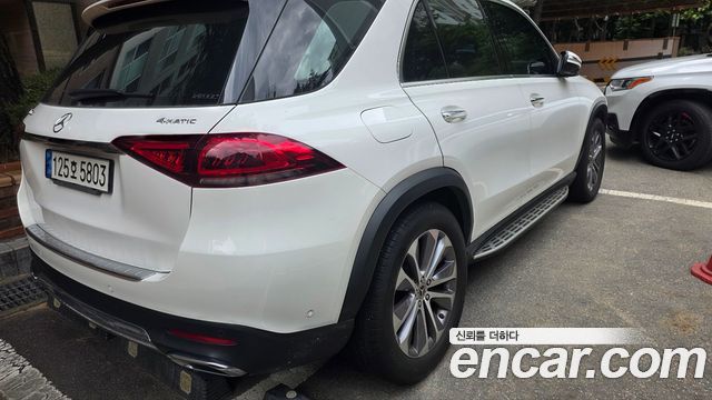 Mercedes-Benz GLE-Class 2022 — photo 12