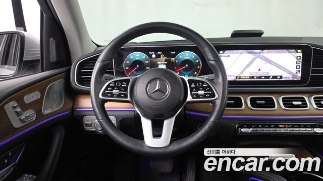 Mercedes-Benz GLE-Class 2021 — photo 19