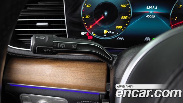 Mercedes-Benz GLE-Class 2021 — photo 29