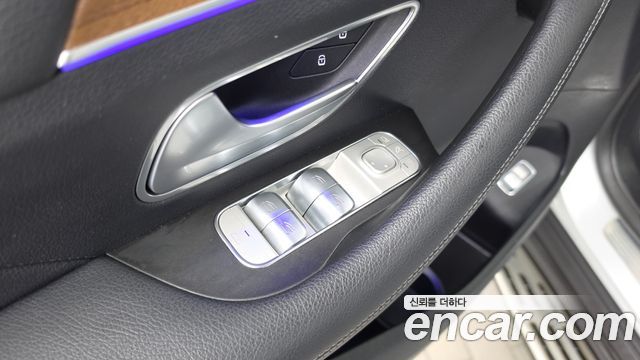 Mercedes-Benz GLE-Class 2021 — photo 30