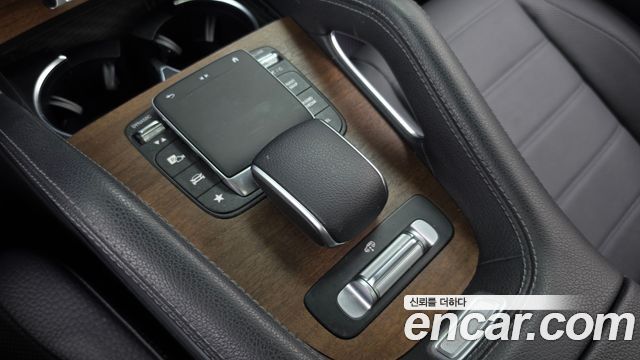 Mercedes-Benz GLE-Class 2021 — photo 33