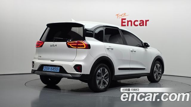 Kia Niro 2023 — photo 2