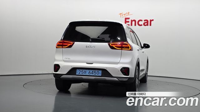 Kia Niro 2023 — photo 4