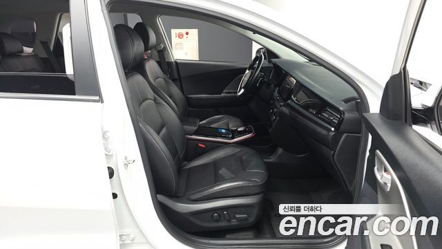 Kia Niro 2023 — photo 17