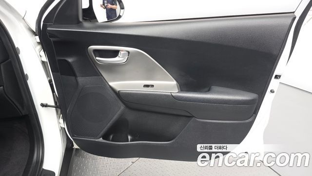 Kia Niro 2023 — photo 14