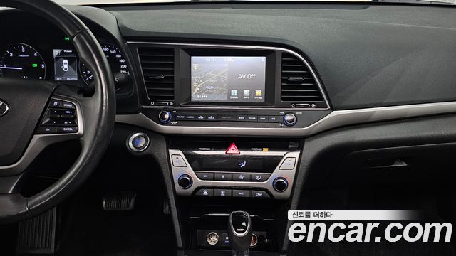 Hyundai AVANTE 2017 — photo 20
