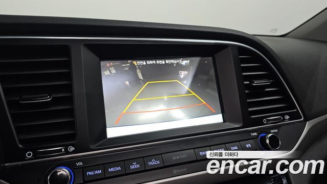 Hyundai AVANTE 2017 — photo 21