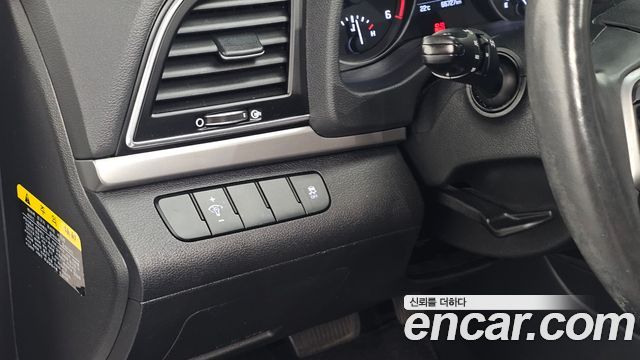 Hyundai AVANTE 2017 — photo 24