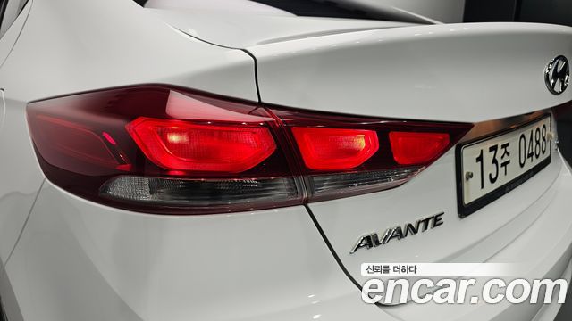 Hyundai AVANTE 2017 — photo 9