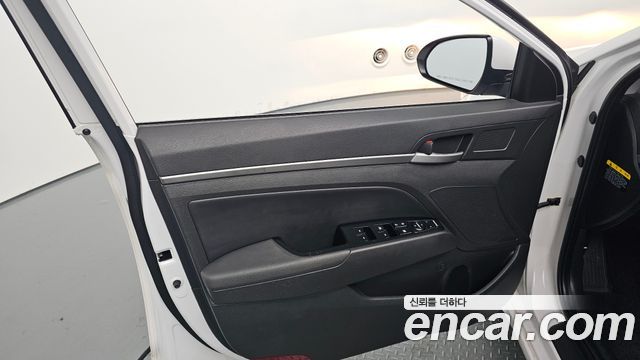 Hyundai AVANTE 2017 — photo 14