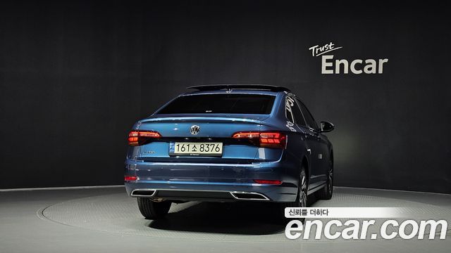 Volkswagen Jetta 2021 — photo 4