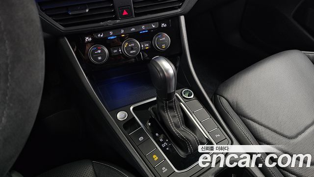 Volkswagen Jetta 2021 — photo 12