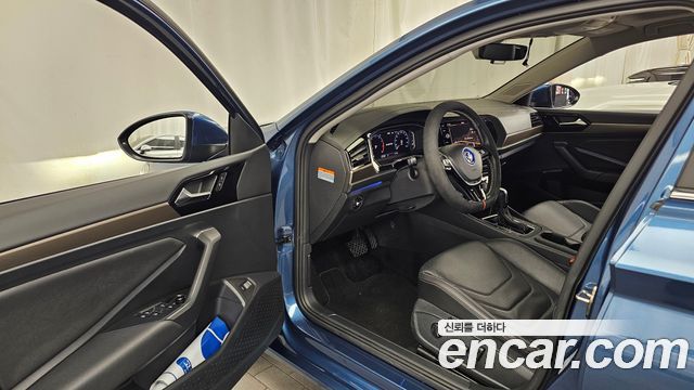 Volkswagen Jetta 2021 — photo 13