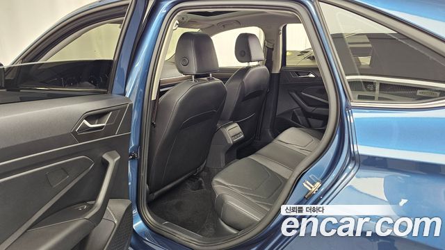 Volkswagen Jetta 2021 — photo 18