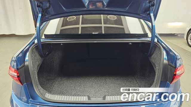 Volkswagen Jetta 2021 — photo 24