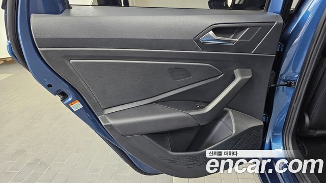 Volkswagen Jetta 2021 — photo 15