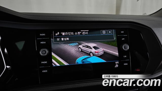 Volkswagen Jetta 2021 — photo 33