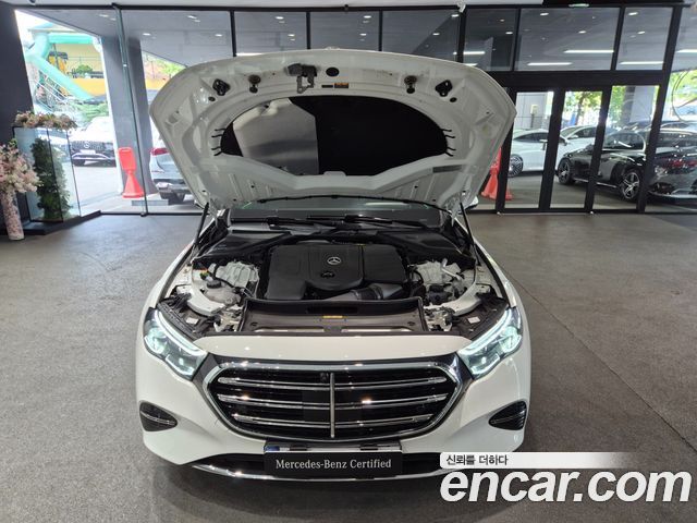Mercedes-Benz E-Class 2026 — photo 6