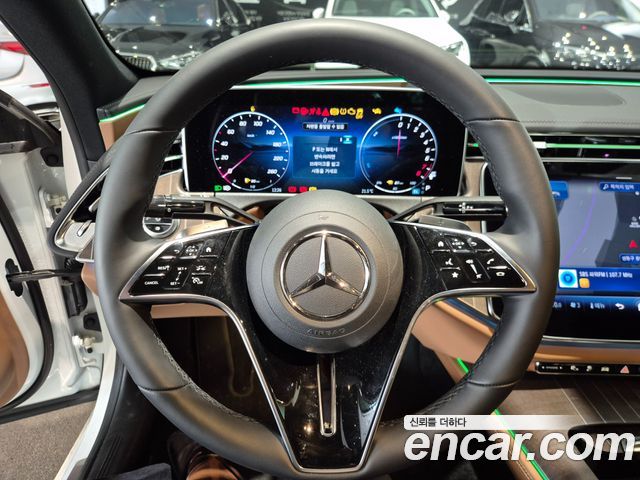 Mercedes-Benz E-Class 2026 — photo 12