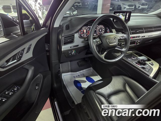 Audi Q7 2019 — photo 9