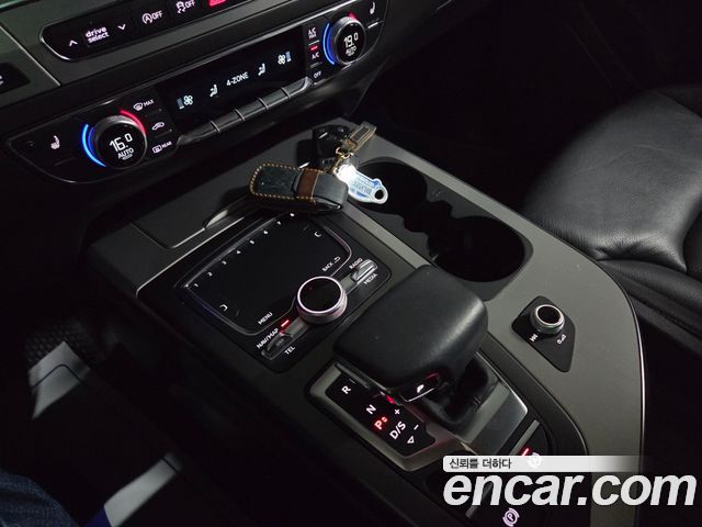 Audi Q7 2019 — photo 14