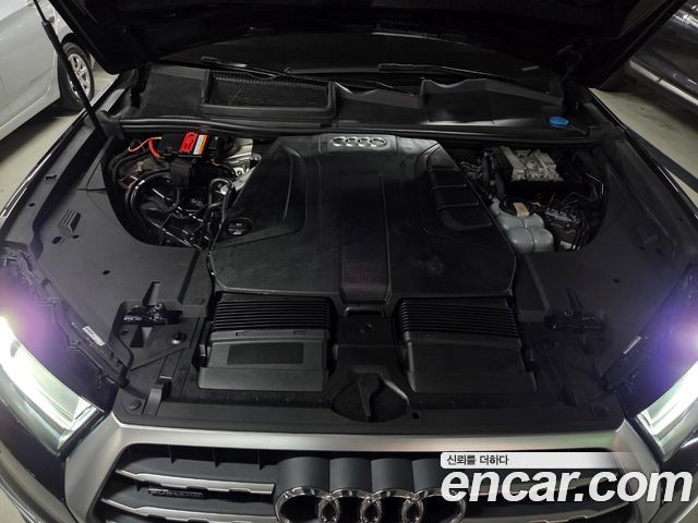Audi Q7 2019 — photo 18