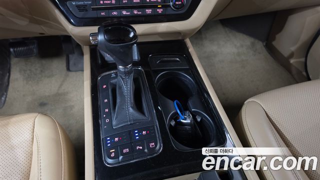 Kia Canival 2016 — photo 12