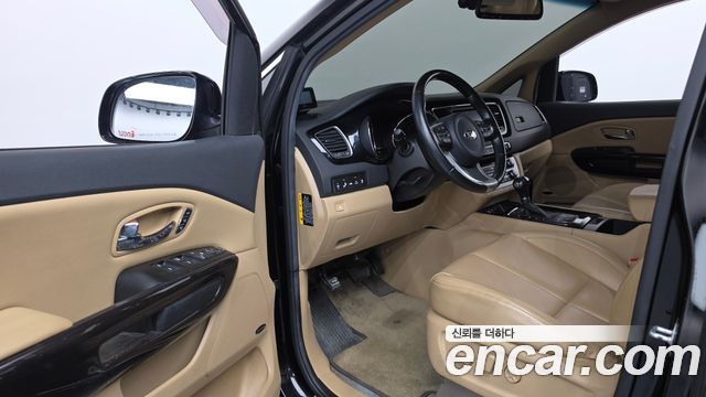 Kia Canival 2016 — photo 13