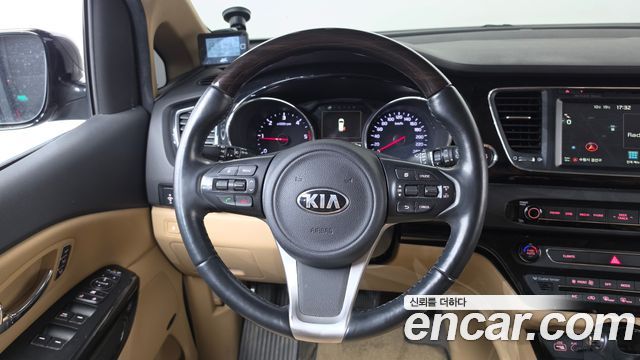 Kia Canival 2016 — photo 19