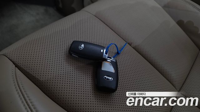 Kia Canival 2016 — photo 21
