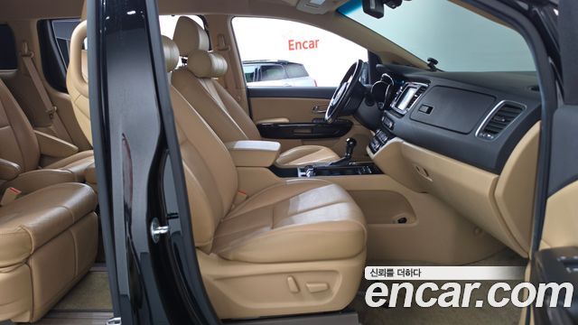Kia Canival 2016 — photo 16