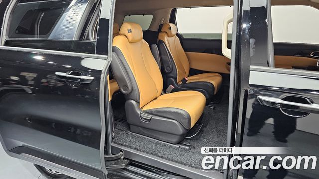 Kia Canival 2021 — photo 17