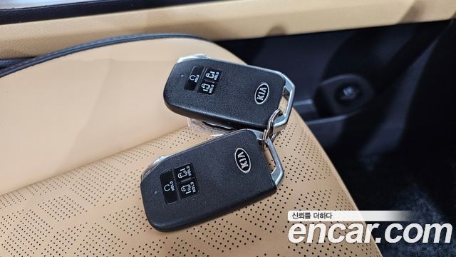 Kia Canival 2021 — photo 22