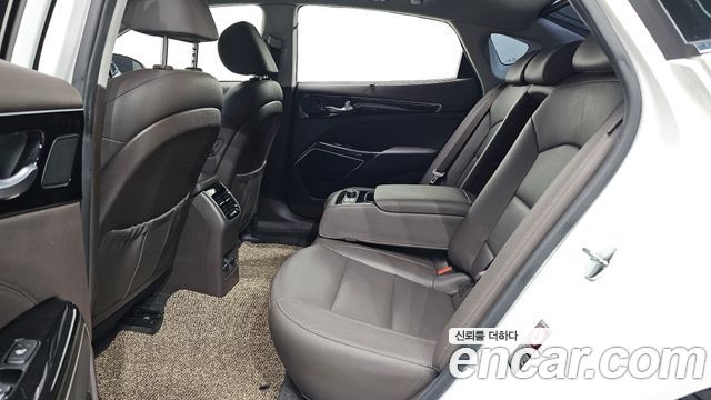 Kia K7 2018 — photo 11