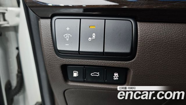 Kia K7 2018 — photo 14