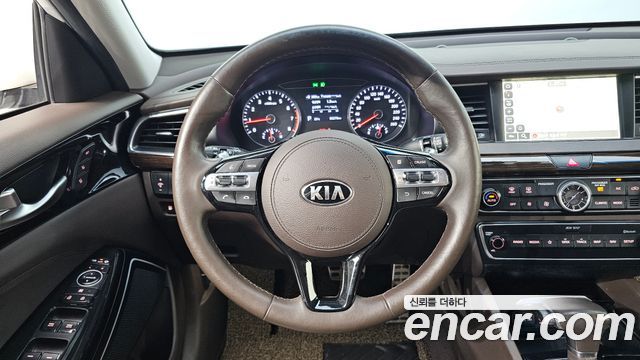 Kia K7 2018 — photo 15