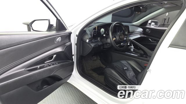Hyundai AVANTE 2021 — photo 13