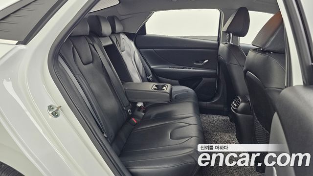 Hyundai AVANTE 2021 — photo 18