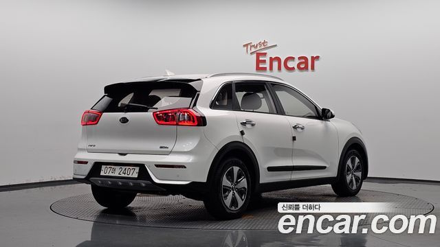 Kia Niro 2018 — photo 2