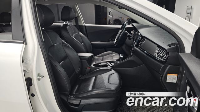 Kia Niro 2018 — photo 17