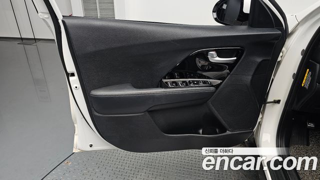 Kia Niro 2018 — photo 14