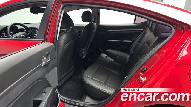 Hyundai AVANTE 2019 — photo 17