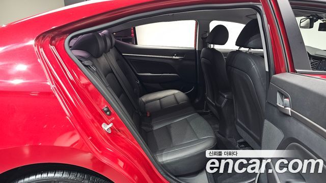 Hyundai AVANTE 2019 — photo 18
