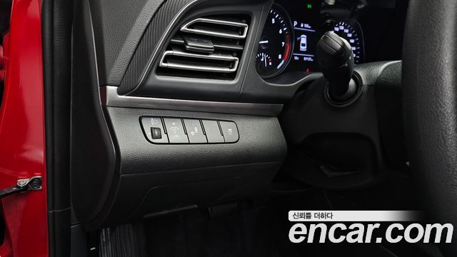 Hyundai AVANTE 2019 — photo 23
