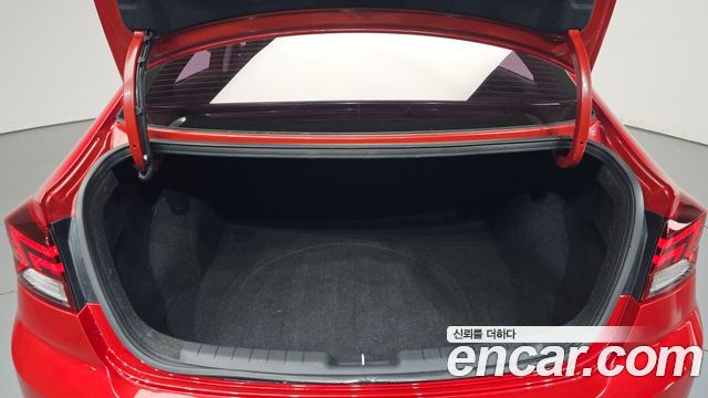 Hyundai AVANTE 2019 — photo 26