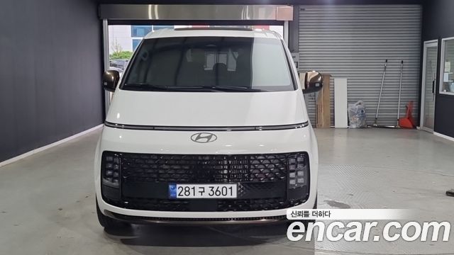 Hyundai Staria 2025 — photo 1