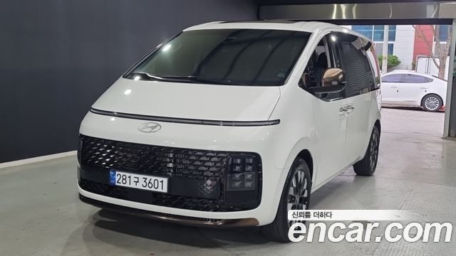 Hyundai Staria 2025 — photo 2