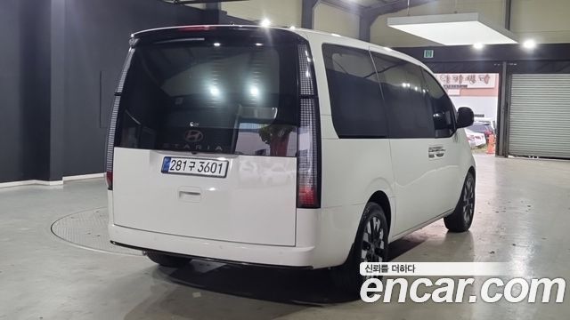 Hyundai Staria 2025 — photo 3