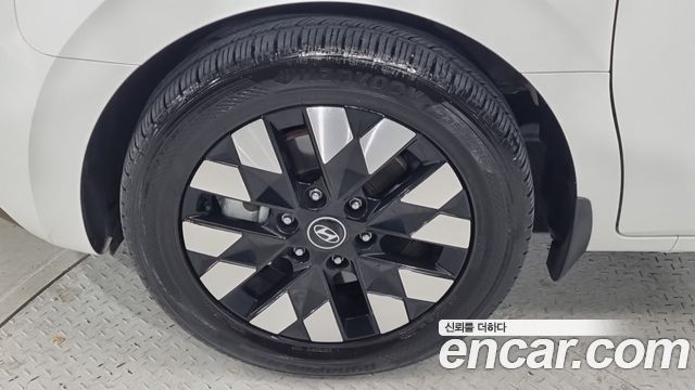 Hyundai Staria 2025 — photo 5