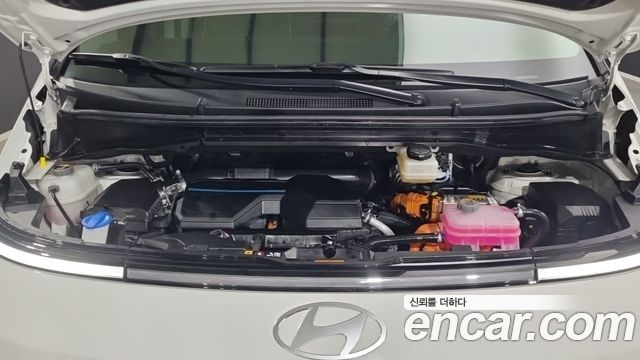 Hyundai Staria 2025 — photo 6